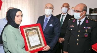 İzmir Valisi Yavuz Selim Köşger'den huzurevi ve şehit ailelerine ziyaret
