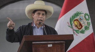 Peru'da kamulaştırmayı savunarak devlet başkanı seçilen Pedro Castillo kimdir?