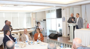 Ak Parti İzmir'den Esnafla kuru fasulye pilavlı sohbet