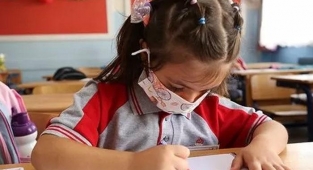 Ara tatil sona erdi! 18 milyon öğrenci ders başı yaptı