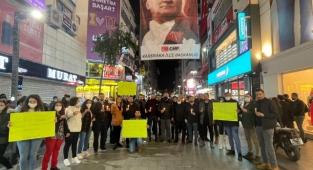 Ekonomi yönetimine CHP Karşıyaka gençlerinden mumlu tepki