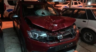 İzmir'de feci kaza; Otomobil çarptı, metrelerce sürüklendi