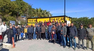 Çeşme'de yeni taksiler duraklarına kavuştu
