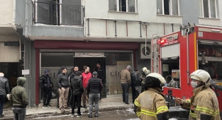 İzmir'de ayakkabı imalathanesinde çıkan yangın söndürüldü