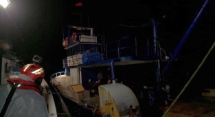 İzmir açıklarında 168 düzensiz göçmen ile 2 organizatör yakalandı