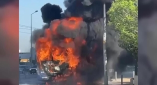 İzmir'de Belediye Otobüsü Alev Alev Yandı