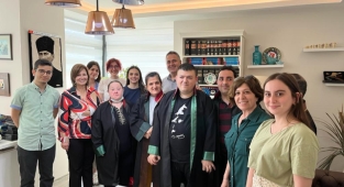 Zihinsel Yetersiz Çocukları Yetiştirme ve Koruma Vakfı İzmir Şube'sinden Avukat Aydın Özcan'ın hukuk bürosuna ziyaret