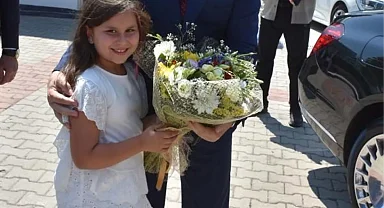 İzmir'de 738 bin 273 öğrencinin karne heyecanı