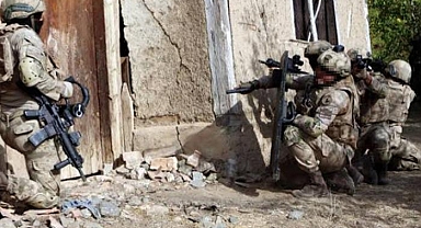 İzmir'deki mağarada bulundu: Teröristler hepsini oraya saklamış! Bornova'da DEAŞ operasyonunda ele geçirilenler şoke etti